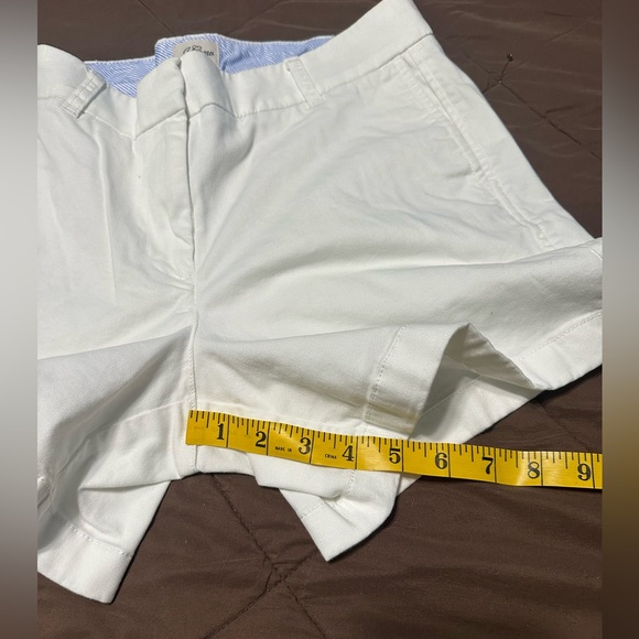 J Crew flat front White 5” inseam classic Chino shorts size 8 - Picture 6 of 6